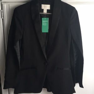 HM black slit sleeve blazer. Never worn!